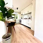 Dom wakacyjny Cozy Family House With Spacious Garden In The Nature Near Amsterdam *