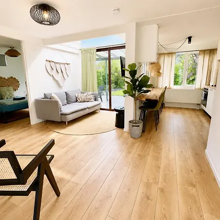 Cozy Family With Spacious Garden In The Nature Between Amsterdam Haarlem And Schiphol Airport Holiday home Vijfhuizen