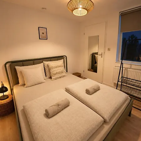 Cozy Family With Spacious Garden In The Nature Between Amsterdam Haarlem And Schiphol Airport