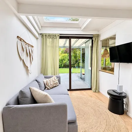 Cozy Family With Spacious Garden In The Nature Between Amsterdam Haarlem And Schiphol Airport Holiday home